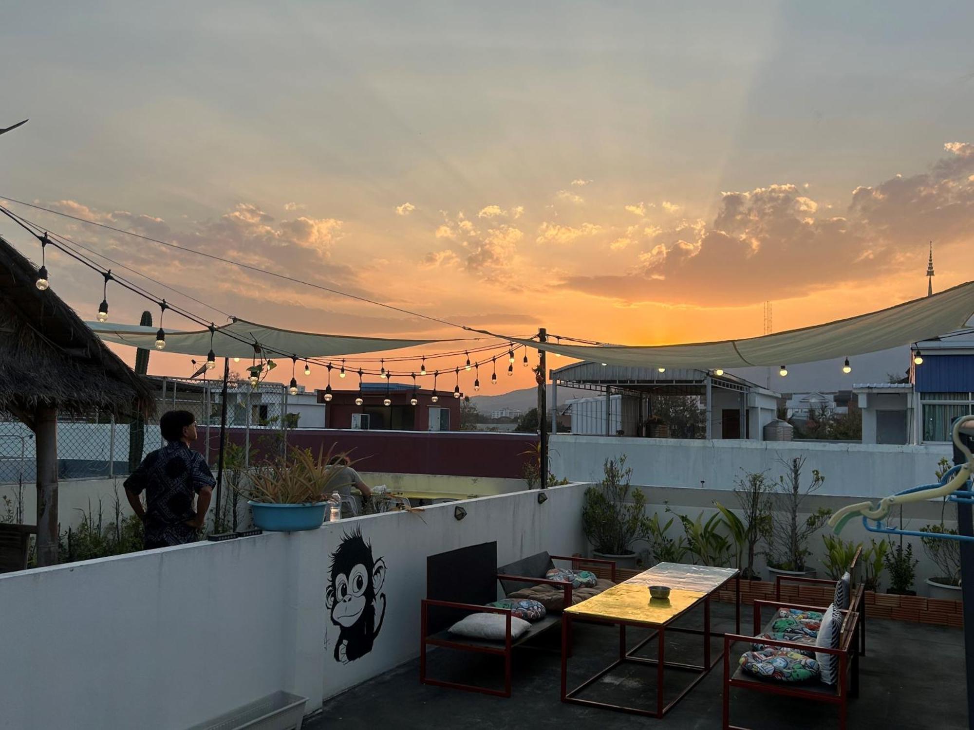 Monkey Toe Guesthouse Чиангмай Экстерьер фото