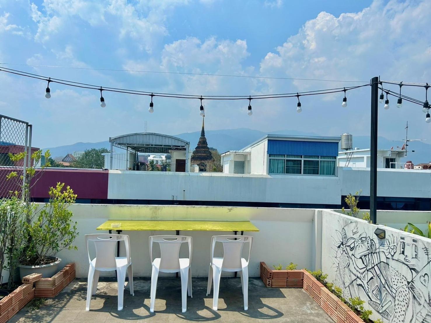 Monkey Toe Guesthouse Чиангмай Экстерьер фото